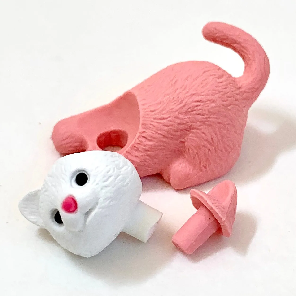 38269 IWAKO PASTEL CATS ERASERS-60