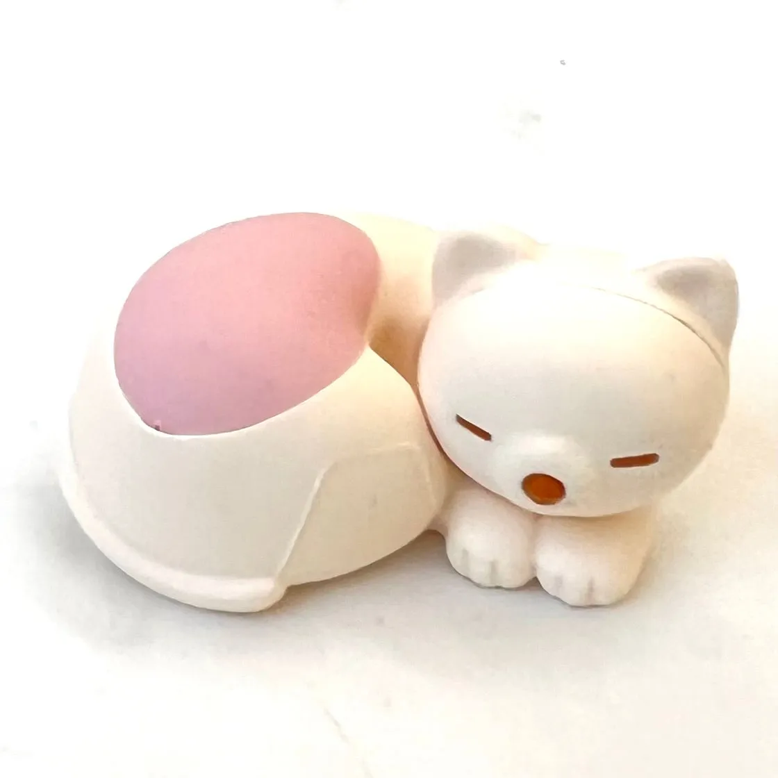 38269 IWAKO PASTEL CATS ERASERS-60