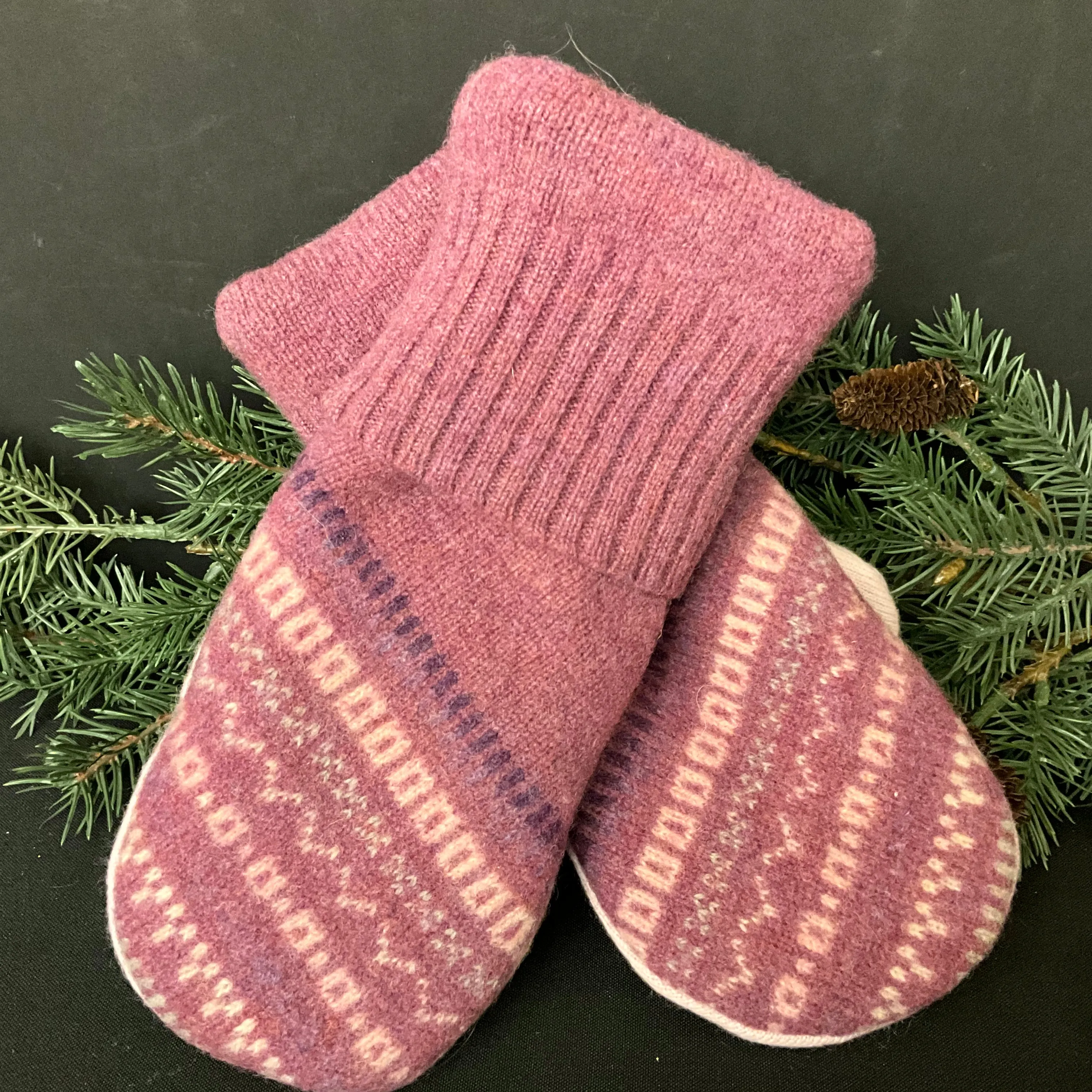 Mittens - Raspberry with Diagonal Pattern